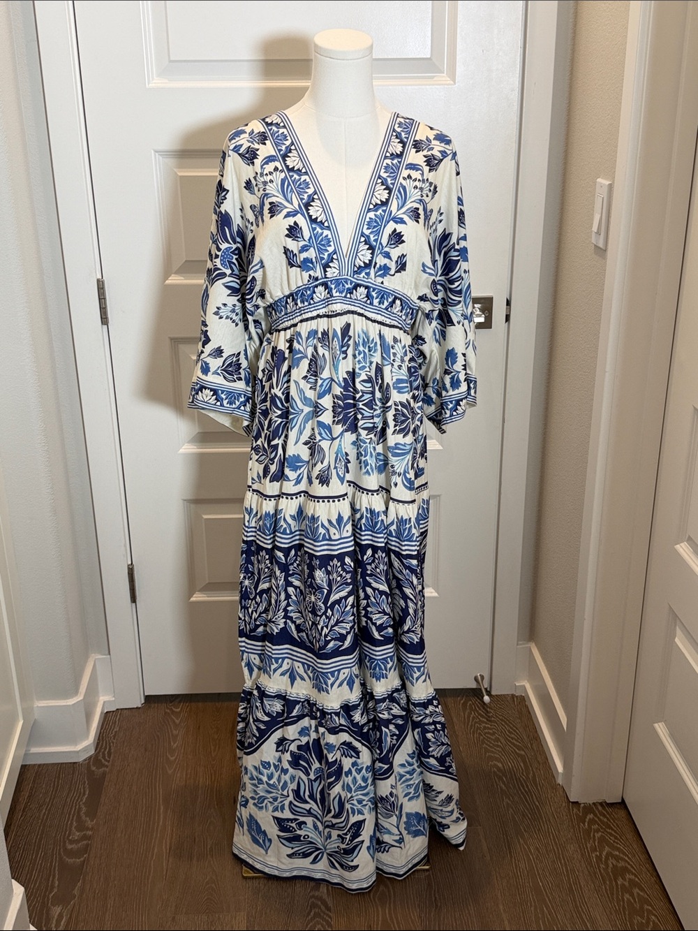 FARM Rio Blue and White Floral Maxi Dress Size L - Picture 6 of 10